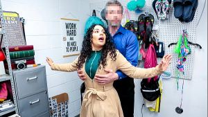 Loss Prevention Officer Discovers His Suspicions are True – Liftermilf