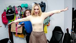 Sexy Body Milf Lindsey Lakes Caught Shoplifting at The Local Mall and Taken Into Custody – Liftermilf