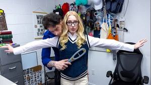 Teen Agrees to Be Pounded by The Perverted Mall Officer – Lifterx