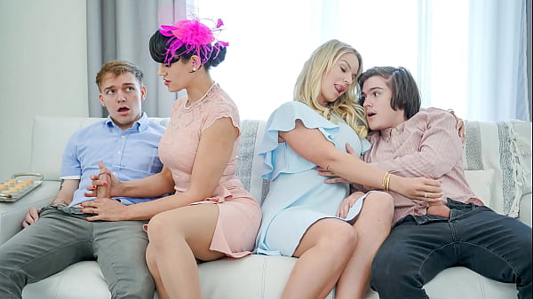 Beautiful Stepmoms Rachael Cavalli and Penny Barber Getting Help from Their Stepsons to Boost Their Sales – Swapmilf