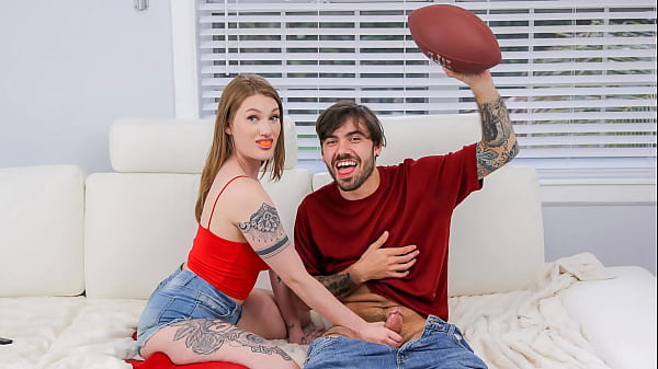 Stepsister Sucks Her Stepbrother’s Cock While He Watches TV – Famlust