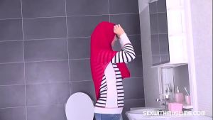 Curvaceous muslim goddess shows some skill