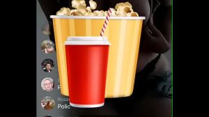 Muestra los pechos en Badoo