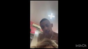 Tarado do tinder me deixou chapada e empurrou no meu cu com força