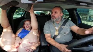 A carioca Isa Fox uma gata maravilhosa exibe sua beleza nas ruas na carona