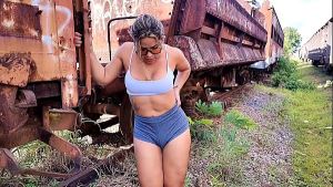 I took Vagninho to the railroad to take some photos, but I took the opportunity to give him my ass, I peed and farted on his dick with a lot of adrenaline because we were almost caught.
