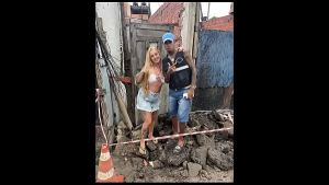 Loirinha sobe a favela pra dar a bucetinha rosa pro dono do morro