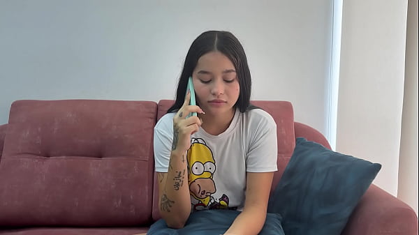 Masajista pervertido se aprovecha mientras me hace un rico masaje para tocarme duro y hacerme venir a chorros rico.