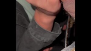 Me follo a una desconocida en publico a las afueras de la ciudad