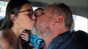 Peituda caiu de boca no pau na rua dentro do carro – Bruna Paz – Ma Santos