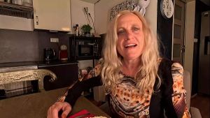 self fisted to orgasm at lunchtime