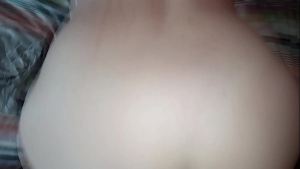 Follandome a mi hermanastra mientras su padre esta en la otra habitacion. Argentinos super calientes.