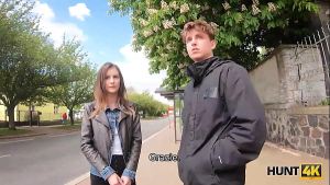 HUNT4K. La bella ragazza mostra le sue incredibili abilità sessuali a un maschio ricco