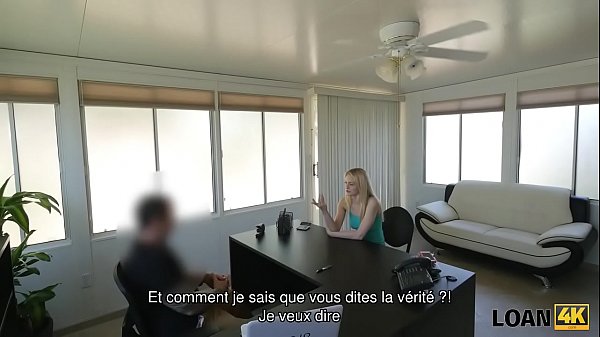 LOAN4K. Hot Allie donne le vagin pour clouer à un mec dans un bureau de prêt