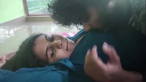 Nighty Mein Bhabhi – Dheere Dheere Sirakti Kapdon Se Nikli Jawaani!