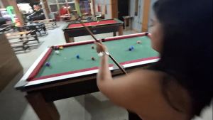 Sinuca do prazer: ela perdeu o jogo e ganhou rola na buceta