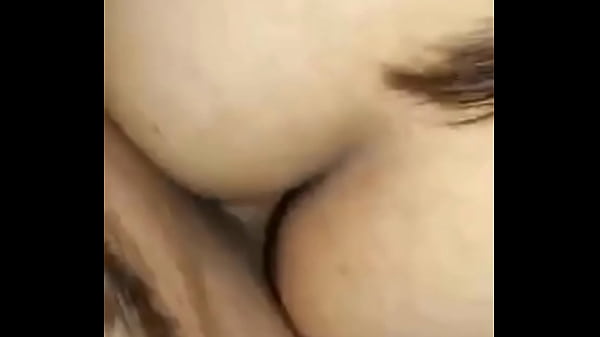 Mi novia bien cachonda en el entre , me la follo afuera de la estación de tren