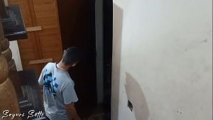 Meu primo ficou me espiando e me chantageou pra conseguir penetrar em mim