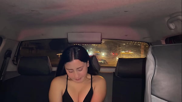 Follé a mi conductor y dejé que se corra dentro de mí sin condón.