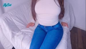 compañera universitaria caliente me espera en el cuarto para follar duro!! culona en jeans ajustados