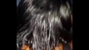 Sexo no estacionamento do shopping! Sexo em local público. Me encontrei com uma gostosa do Tinder e não suportamos o tesão. Transamos no estacionamento mesmo. Sexo em local proibido