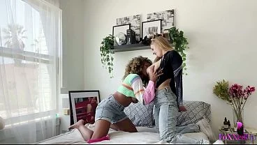 Hot 69 Lesbians Angel Youngs & Jenna Foxx Making Out On Bed!