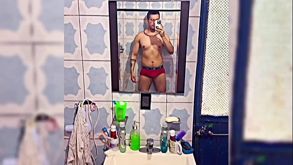 Rico hetero bisexual de gym muestra como quedó embarrada su vergota de semen