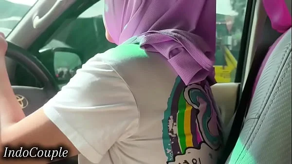 Indonesian Muslim Hijab wife Driving and sucking her Boyfriend Dick viral Jakarta video