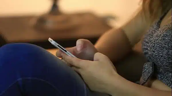 Sexo com uma novinha na sala de espera