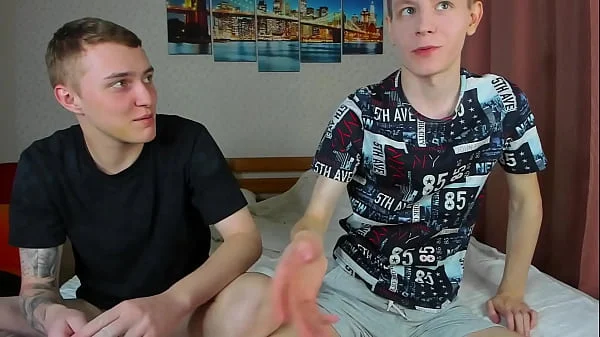 Cocky Skinny Twink Loves Worship From Pathetics