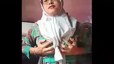 Hijab Shemale Masturbation In The Morning
