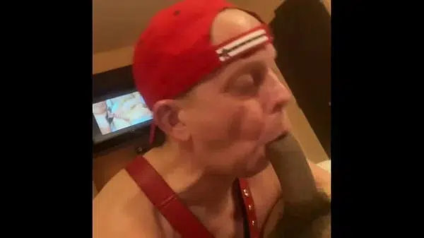 I was in Las Vegas on a business trip when this hot Black Bisexual guy hit me up on Grindr and he wanted his 9” cock sucked off. PLEASE ADD COMMENTS AND TEXT ME. He fed me two loads and then I jacked off after since I was so horny. Motel 6 to the re