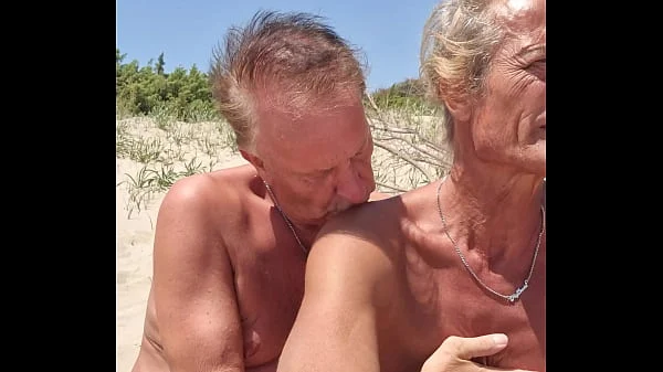 Live sex show recording, nudist beach, mobile version 4K, shemale girlfriend and cis man19.05.2025 1