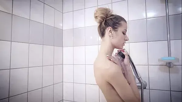 Take a shower Dina