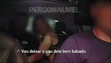 ALEM DE FICAR DE MOTORISTA ENQUANTO A MELHOTWIFE CHUPAVA O AMIGO, O MARIDO TEVE Q EMPRESTAR A CAMISINHA PRO MACHO PODER ME COMER GOSTOSO NO CARRO