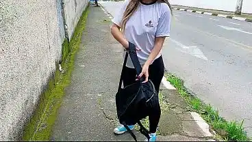 ALUNA PEGA CARONA COM PROFESSOR E DA O CU NO CARRO