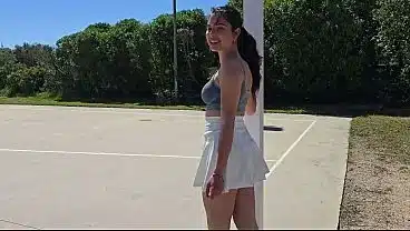 Vecina Cachonda En Patines Tiene Sexo Con DESCONOCIDO En Su CARRO En PUBLICO.