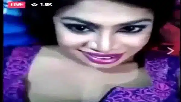 Girl Showing Big Juicey Boobs HIGH