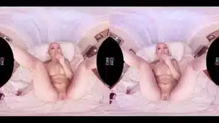Petite blonde pornstar Ash Hollywood uses toys to orgasm in virtual reality