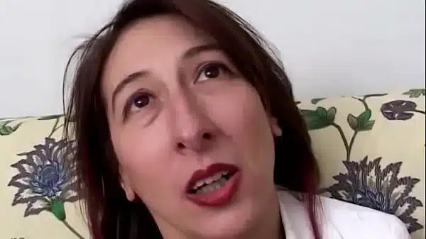 Video amatoriale dito nel culo della vergine e poi sesso anale mentre il regista mi leccava la figa